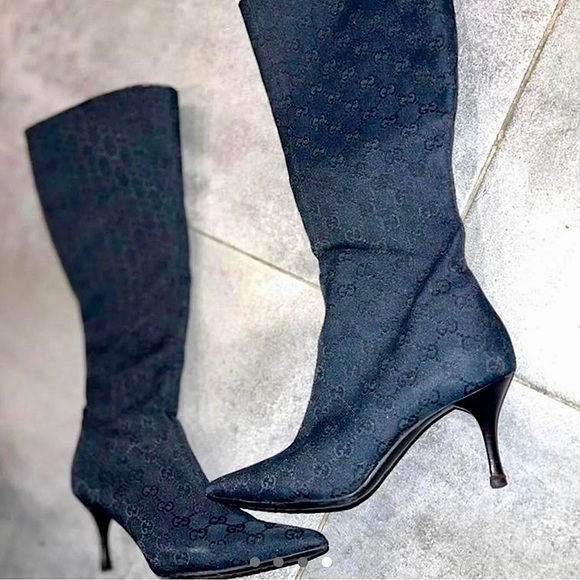 Size 37 Gucci Heels #Gucci #Heels #Designer #Shoes #Womens 
Original Price 1400 - Picture 4 of 4